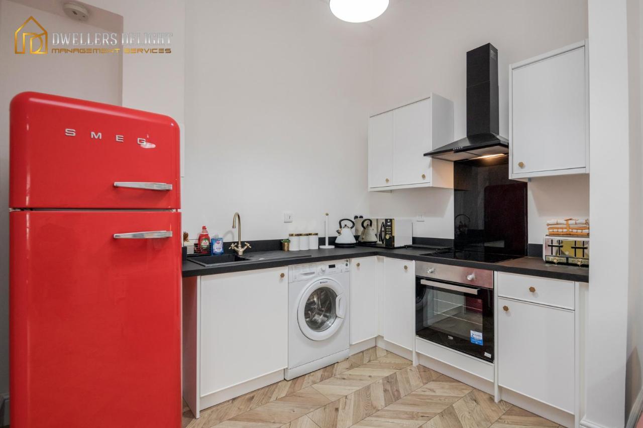 Entire 2 Bed Flat Plaistow,Canning Town Prime Location In London Bagian luar foto